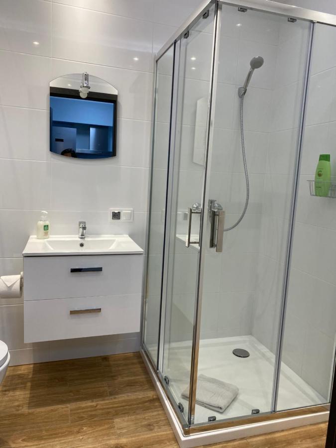 2 Tyskie Apartamenty Z Ogrodkiem Tychy Extérieur photo